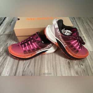 Womens Merrell Agility Peak 4 sneakers US shoe size 8(NIB)